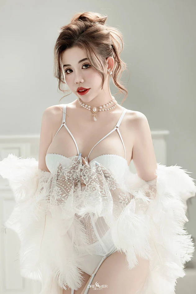 Ảnh mẫu thẩm mỹ Huỳnh Mai Ảnh mẫu thẩm mỹ Huỳnh Mai